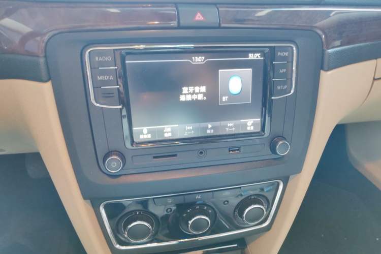 Used Skoda Superb 2013 1.8TSI Automatic MingShi Edition Audio And AC Panel