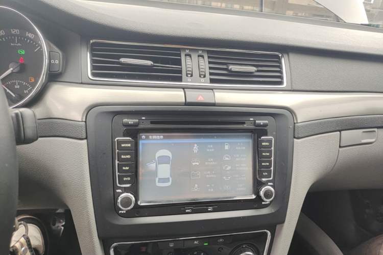 Used Skoda Superb 2013 1.8TSI Automatic MingShi Edition Audio And AC Panel