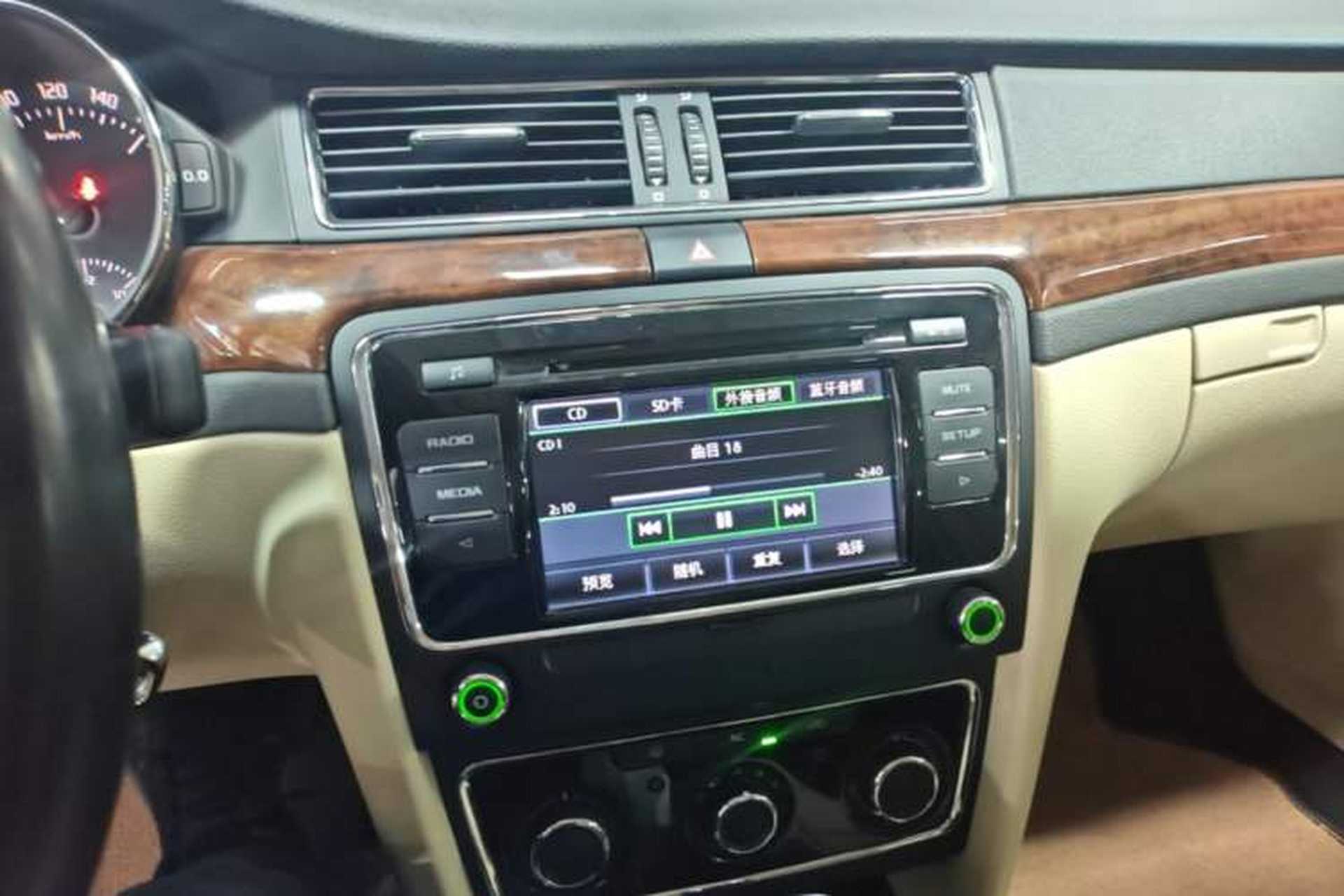 Used Skoda Superb 2013 1.8TSI Automatic MingShi Edition Audio And AC Panel