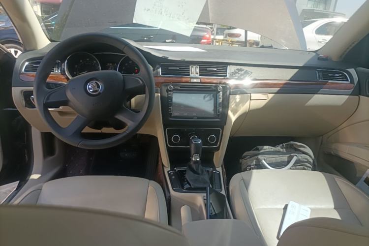 Used Skoda Superb 2013 1.8TSI Automatic MingShi Edition Center Console