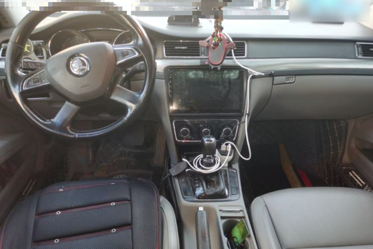 Used Skoda Superb 2013 1.8TSI Automatic MingShi Edition Center Console