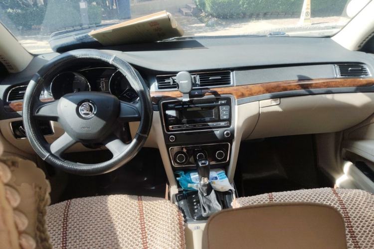 Used Skoda Superb 2013 1.8TSI Automatic MingShi Edition Center Console