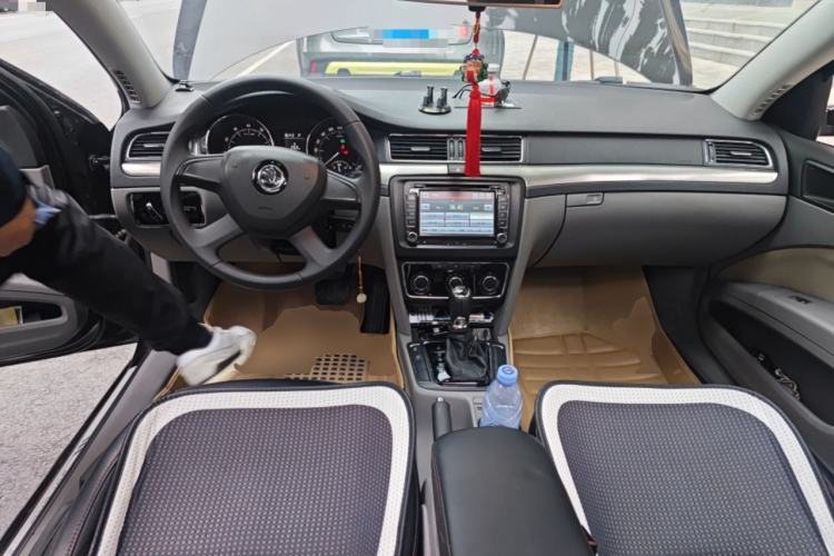 Used Skoda Superb 2013 1.4TSI DSG Sport Edition Center Console