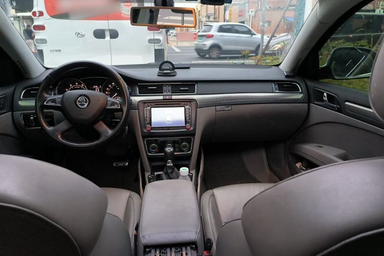 Used Skoda Superb 2013 1.8TSI Automatic MingShi Edition Center Console