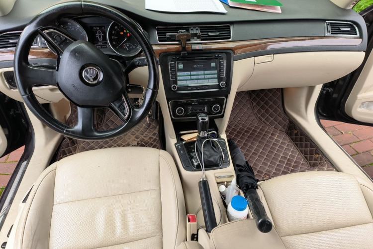 Used Skoda Superb 2013 1.8TSI Automatic Yashi Edition Center Console