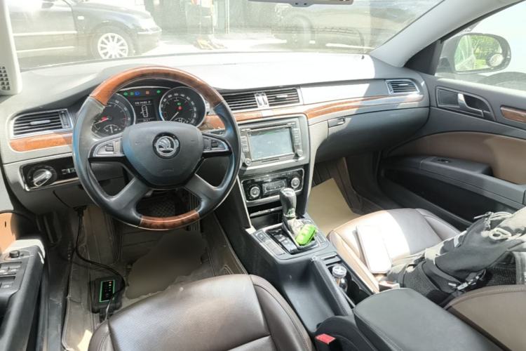 Used Skoda Superb 2013 2.0 TSI DSG Luxury Edition Center Console
