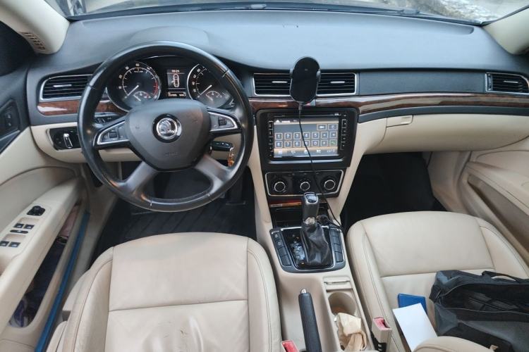 Used Skoda Superb 2013 1.8TSI Automatic MingShi Edition Center Console