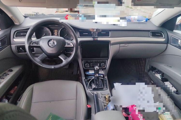 Used Skoda Superb 2013 1.8TSI Automatic Yashi Edition Center Console