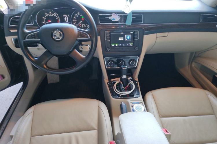 Used Skoda Superb 2013 1.8TSI Automatic MingShi Edition Center Console