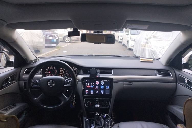 Used Skoda Superb 2013 1.8TSI Automatic MingShi Edition Center Console