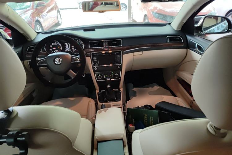 Used Skoda Superb 2013 1.8TSI Automatic MingShi Edition Center Console