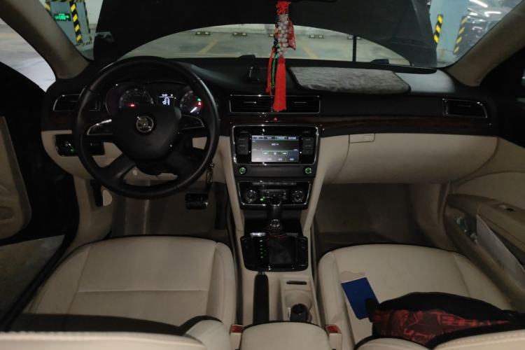 Used Skoda Superb 2013 1.8TSI Automatic Yashi Edition Center Console