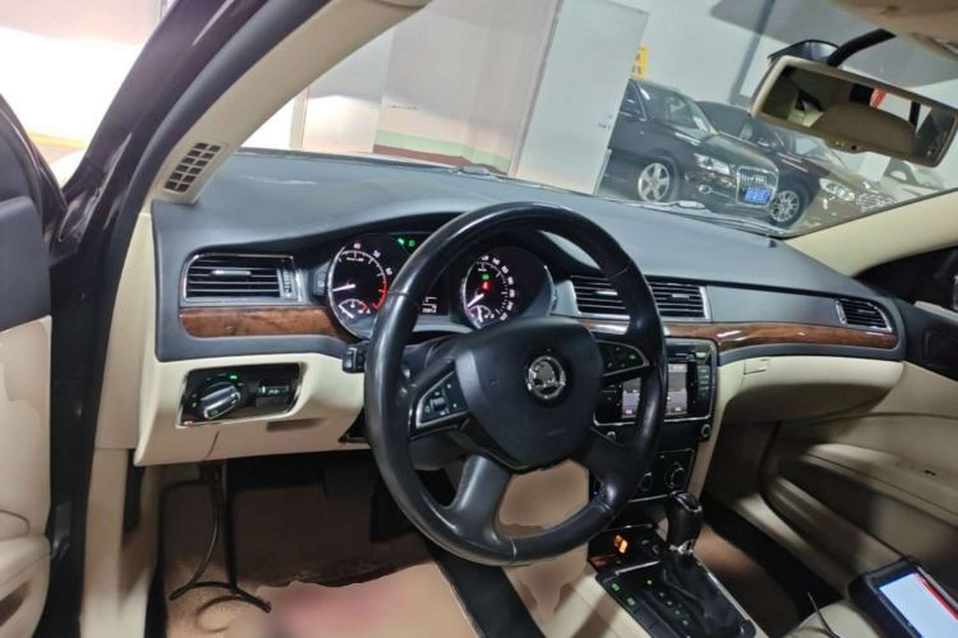 Used Skoda Superb 2013 1.8TSI Automatic MingShi Edition Center Console