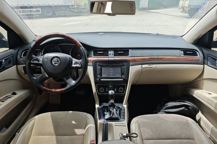 Used Skoda Superb 2013 2.0 TSI DSG Luxury Edition Center Console
