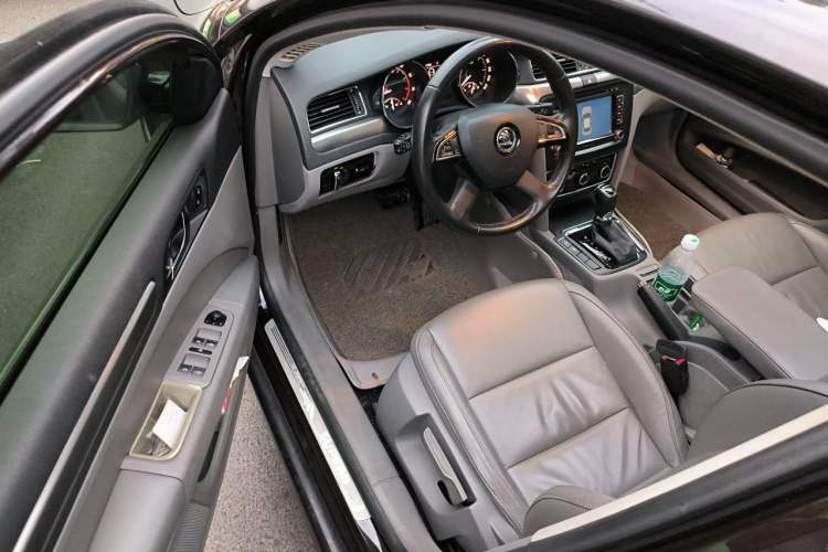 Used Skoda Superb 2013 1.8TSI Automatic MingShi Edition Driver Seat
