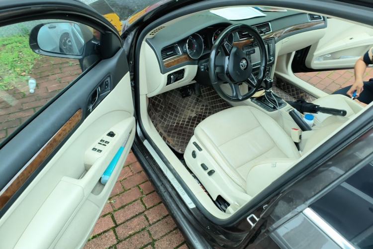 Used Skoda Superb 2013 1.8TSI Automatic Yashi Edition Driver Seat