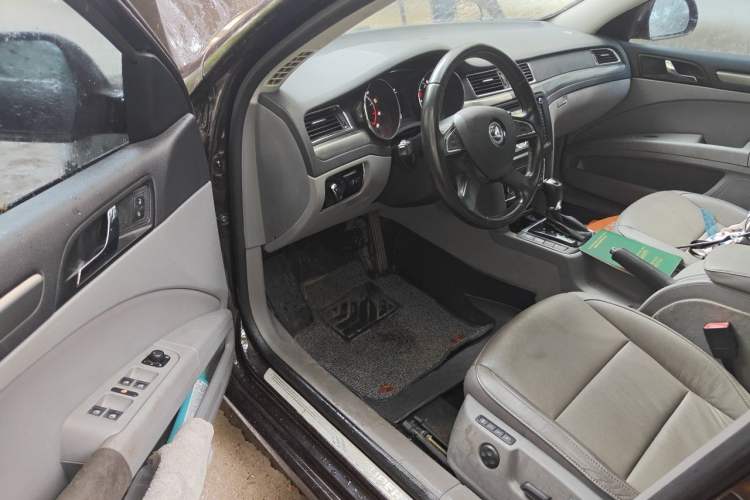 Used Skoda Superb 2013 1.8TSI Automatic Yashi Edition Driver Seat