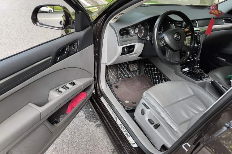 Used Skoda Superb 2013 1.8TSI Automatic Yashi Edition Driver Seat