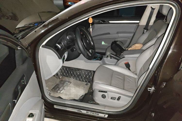 Used Skoda Superb 2013 1.8TSI Automatic Yashi Edition Driver Seat