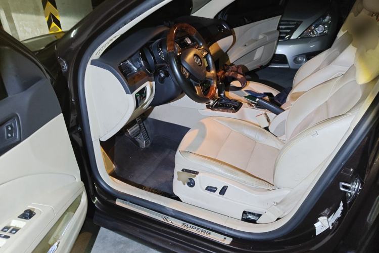 Used Skoda Superb 2013 2.0 TSI DSG Luxury Edition Driver Seat