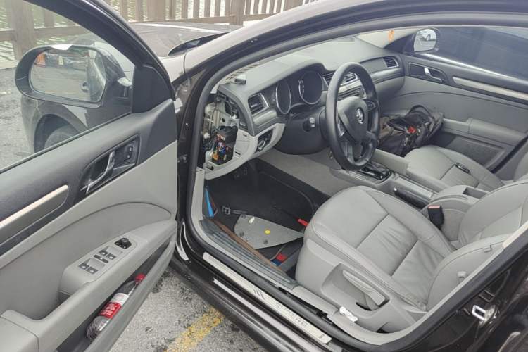 Used Skoda Superb 2013 1.8TSI Automatic MingShi Edition Driver Seat