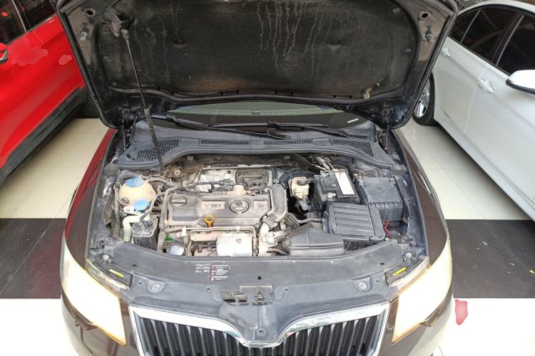 Used Skoda Superb 2013 1.4TSI Manual Shengshi Edition Engine Bay
