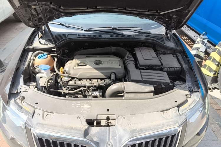 Used Skoda Superb 2013 2.0 TSI DSG Luxury Edition Engine Bay