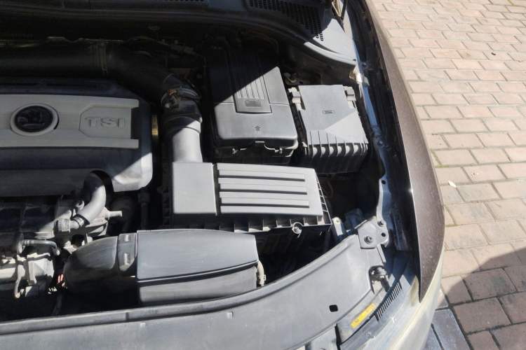Used Skoda Superb 2013 1.8TSI Automatic MingShi Edition Engine Bay Left