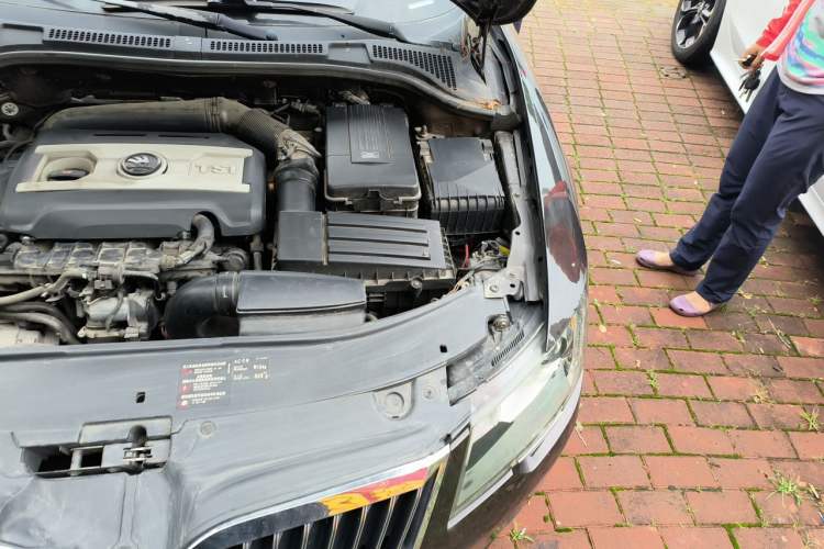 Used Skoda Superb 2013 1.8TSI Automatic Yashi Edition Engine Bay Left
