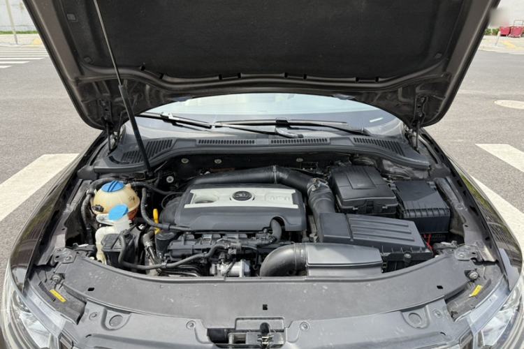 Used Skoda Superb 2013 1.8TSI Automatic Yashi Edition Engine Bay