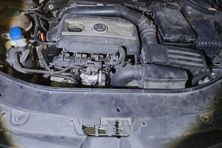 Used Skoda Superb 2013 2.0 TSI DSG Luxury Edition Engine Bay