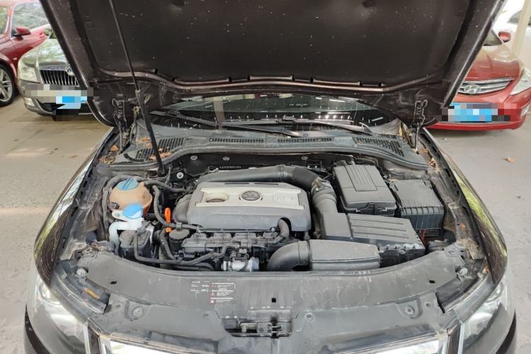 Used Skoda Superb 2013 1.8TSI Automatic MingShi Edition Engine Bay