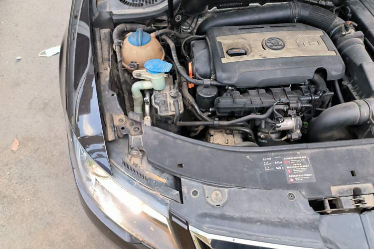 Used Skoda Superb 2013 1.8TSI Automatic MingShi Edition Engine Bay Right