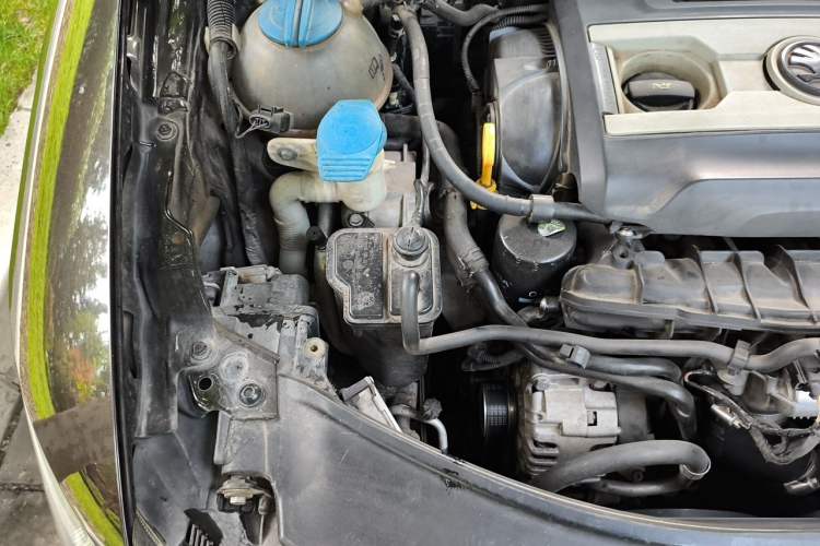 Used Skoda Superb 2013 1.8TSI Automatic Yashi Edition Engine Bay Right