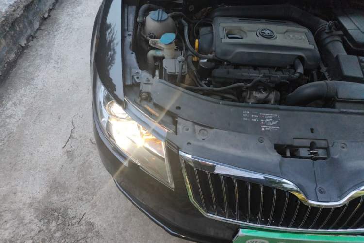 Used Skoda Superb 2013 1.8TSI Automatic MingShi Edition Engine Bay Right
