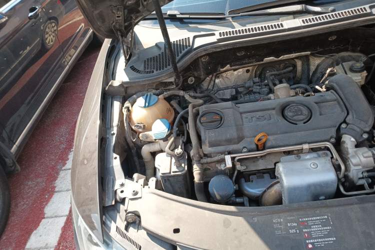 Used Skoda Superb 2013 1.4TSI Manual Shengshi Edition Engine Bay Right