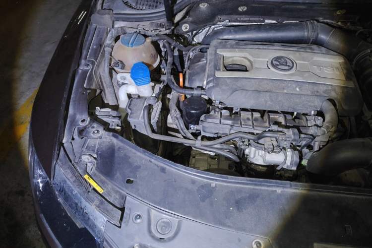 Used Skoda Superb 2013 2.0 TSI DSG Luxury Edition Engine Bay Right