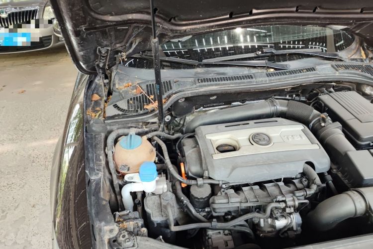 Used Skoda Superb 2013 1.8TSI Automatic MingShi Edition Engine Bay Right