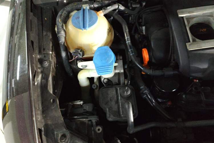 Used Skoda Superb 2013 1.8TSI Automatic Yashi Edition Engine Bay Right