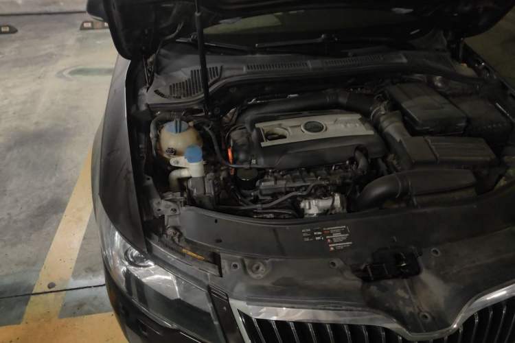 Used Skoda Superb 2013 1.8TSI Automatic Yashi Edition Engine Bay Right