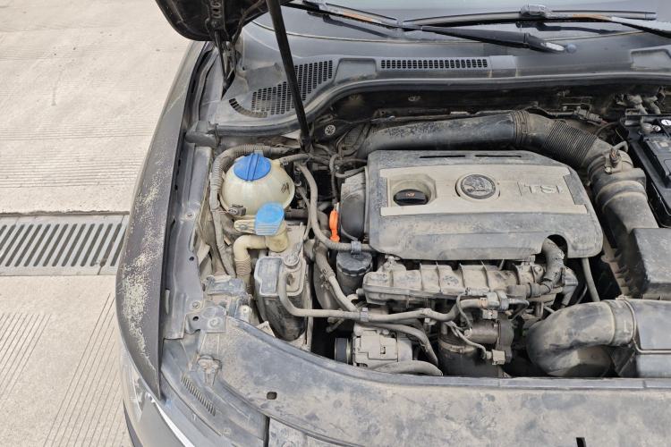 Used Skoda Superb 2013 2.0 TSI DSG Luxury Edition Engine Bay Right