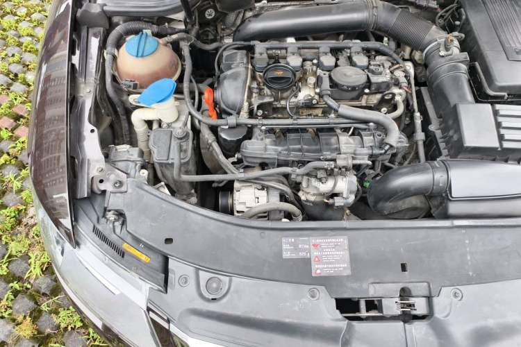 Used Skoda Superb 2013 1.8TSI Automatic Yashi Edition Engine Bay Right