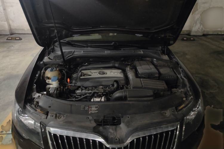 Used Skoda Superb 2013 1.8TSI Automatic Yashi Edition Engine Bay