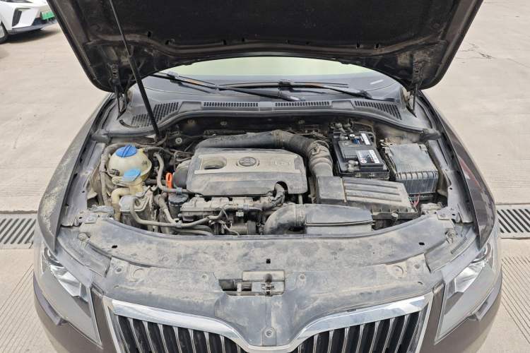 Used Skoda Superb 2013 2.0 TSI DSG Luxury Edition Engine Bay