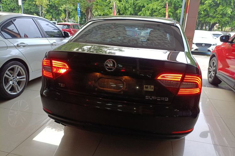 Used Skoda Superb 2013 1.4TSI Manual Shengshi Edition Exterior 4