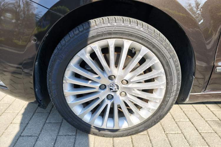 Used Skoda Superb 2013 1.8TSI Automatic Yashi Edition Exterior 7