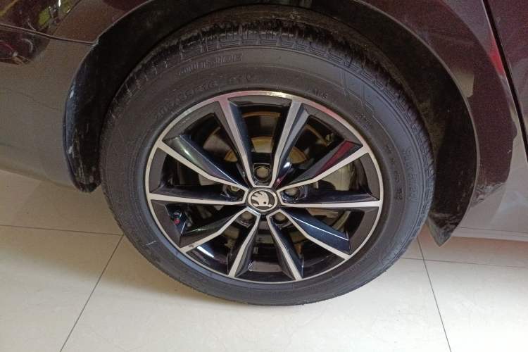 Used Skoda Superb 2013 1.4TSI Manual Shengshi Edition Exterior 8