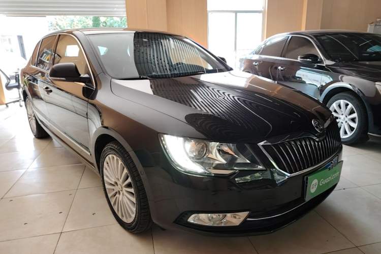Used Skoda Superb 2013 1.8TSI Automatic Yashi Edition Front Right 45 Deg