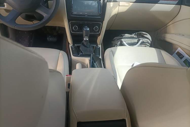 Used Skoda Superb 2013 1.8TSI Automatic MingShi Edition Gear Lever