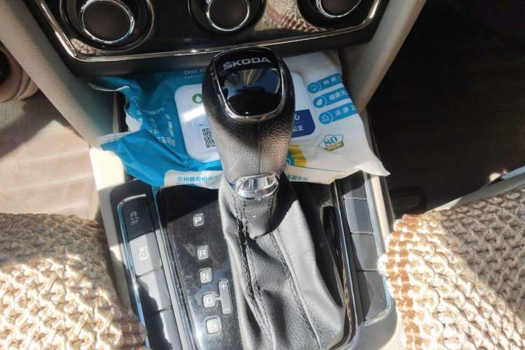 Used Skoda Superb 2013 1.8TSI Automatic MingShi Edition Gear Lever